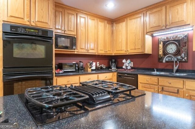 55 Santa Pera Dr, Cleveland, GA 30528