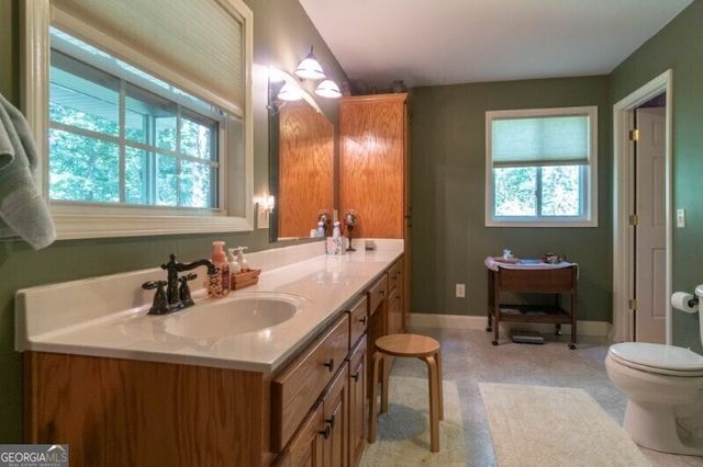 55 Santa Pera Dr, Cleveland, GA 30528