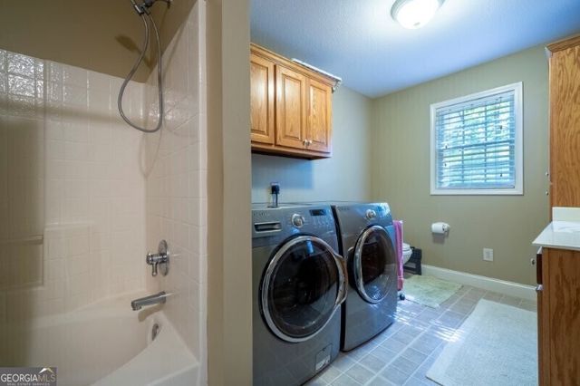 55 Santa Pera Dr, Cleveland, GA 30528