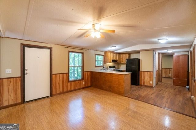 55 Santa Pera Dr, Cleveland, GA 30528