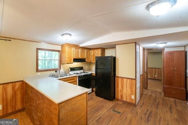 55 Santa Pera Dr, Cleveland, GA 30528