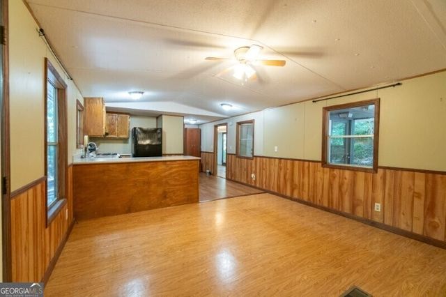 55 Santa Pera Dr, Cleveland, GA 30528