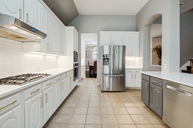2401 Brown Bear Way, Euless, TX 76039