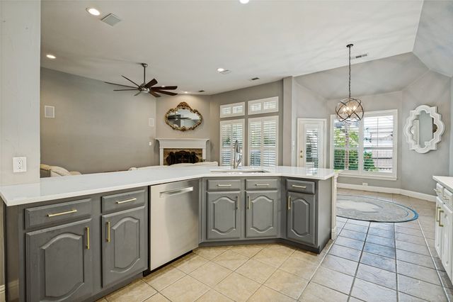 2401 Brown Bear Way, Euless, TX 76039