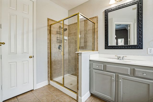 2401 Brown Bear Way, Euless, TX 76039