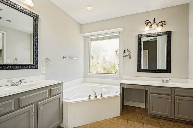 2401 Brown Bear Way, Euless, TX 76039
