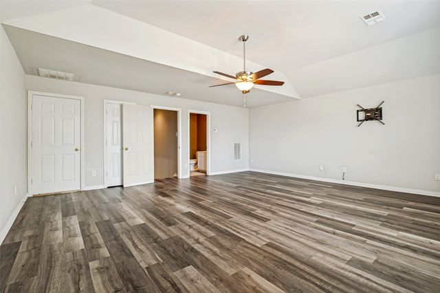 2401 Brown Bear Way, Euless, TX 76039