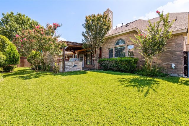 2401 Brown Bear Way, Euless, TX 76039