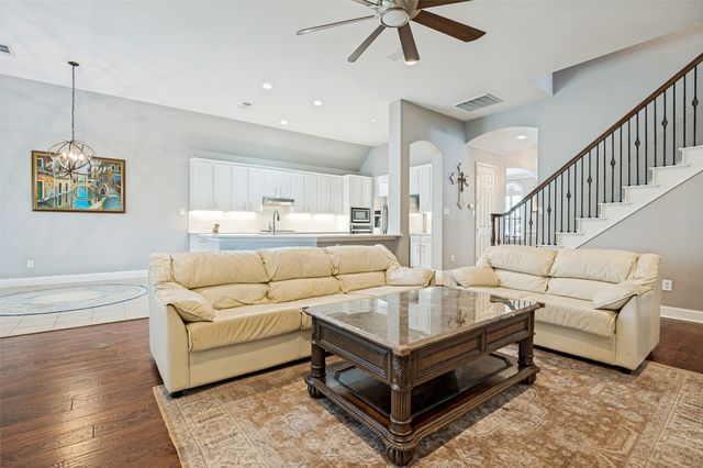 2401 Brown Bear Way, Euless, TX 76039
