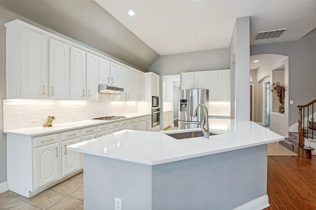 2401 Brown Bear Way, Euless, TX 76039