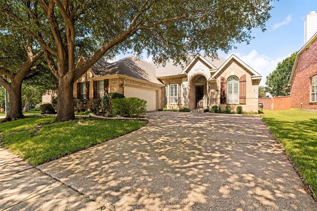 2401 Brown Bear Way, Euless, TX 76039