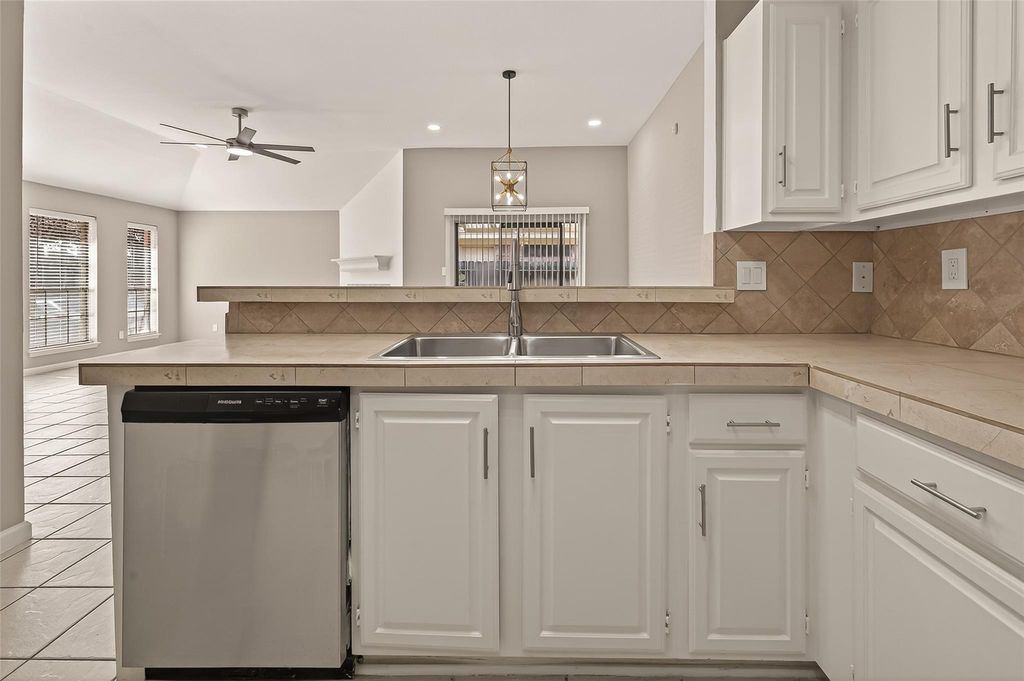 Image 11 of property listing at 10810 Umber Court, Houston, TX 77099