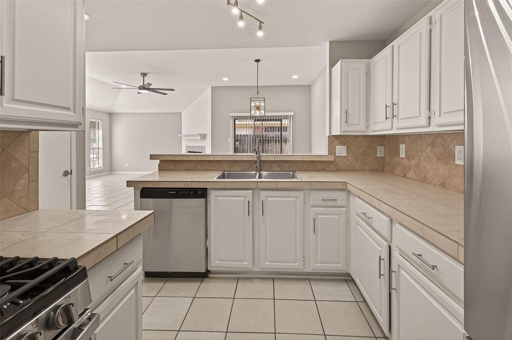 Image 14 of property listing at 10810 Umber Court, Houston, TX 77099