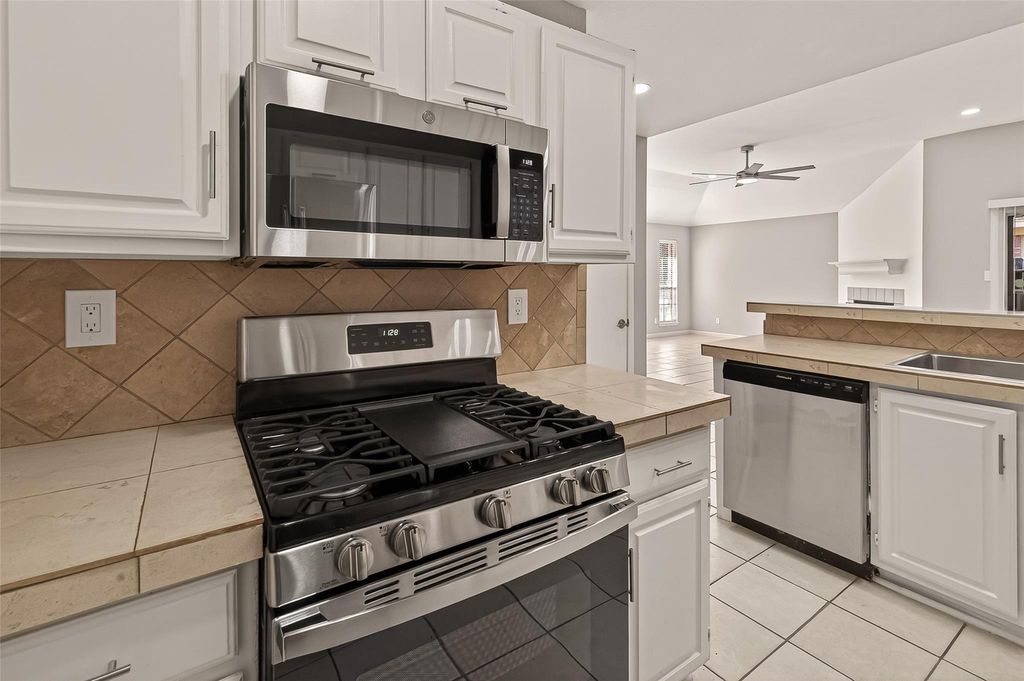 Image 15 of property listing at 10810 Umber Court, Houston, TX 77099