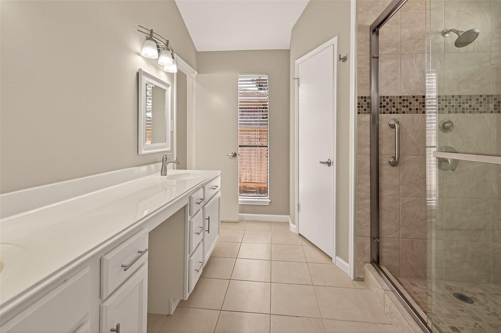 Image 31 of property listing at 10810 Umber Court, Houston, TX 77099