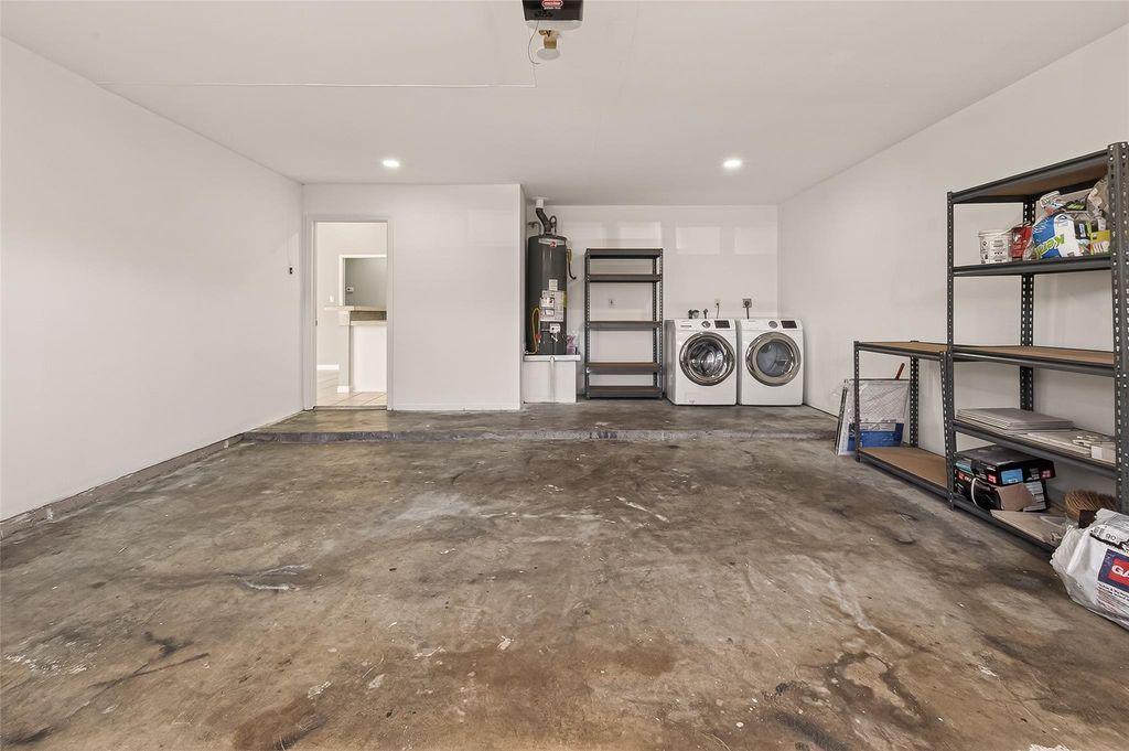 Image 35 of property listing at 10810 Umber Court, Houston, TX 77099