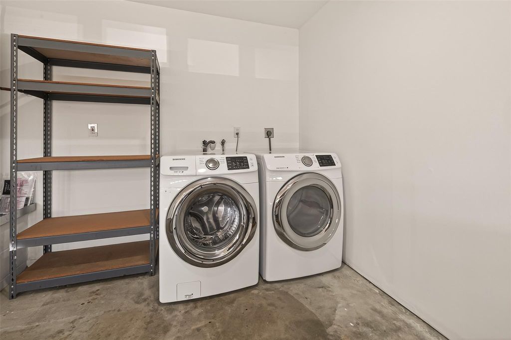 Image 36 of property listing at 10810 Umber Court, Houston, TX 77099