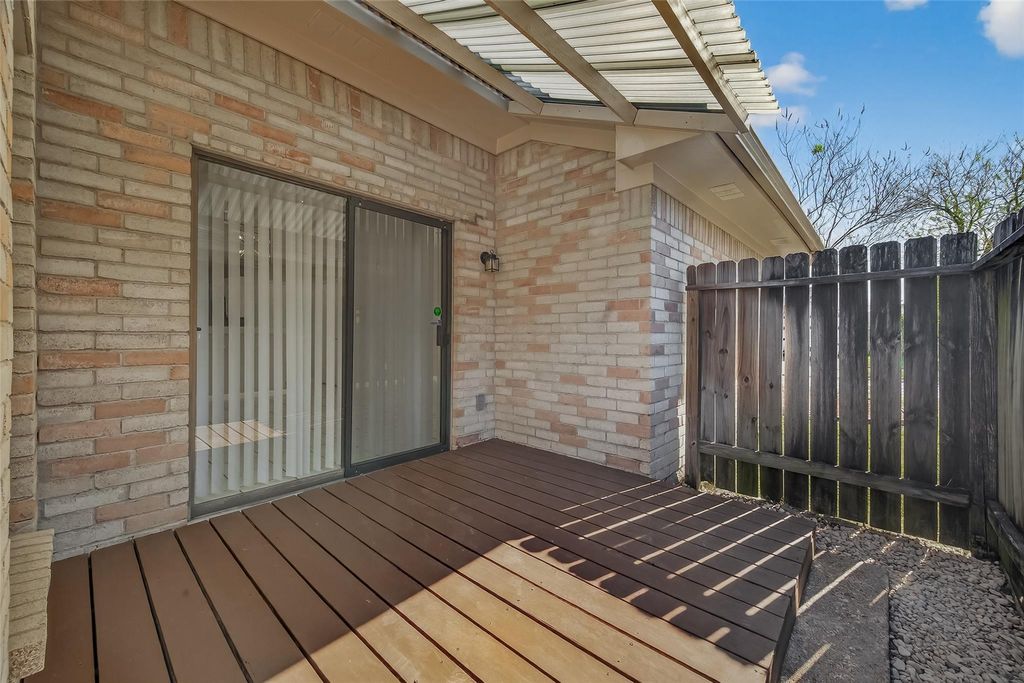 Image 37 of property listing at 10810 Umber Court, Houston, TX 77099