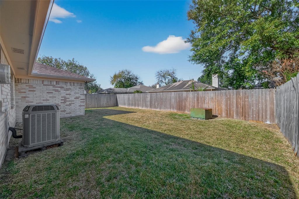 Image 39 of property listing at 10810 Umber Court, Houston, TX 77099