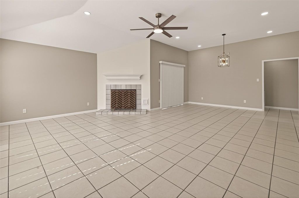 Image 4 of property listing at 10810 Umber Court, Houston, TX 77099