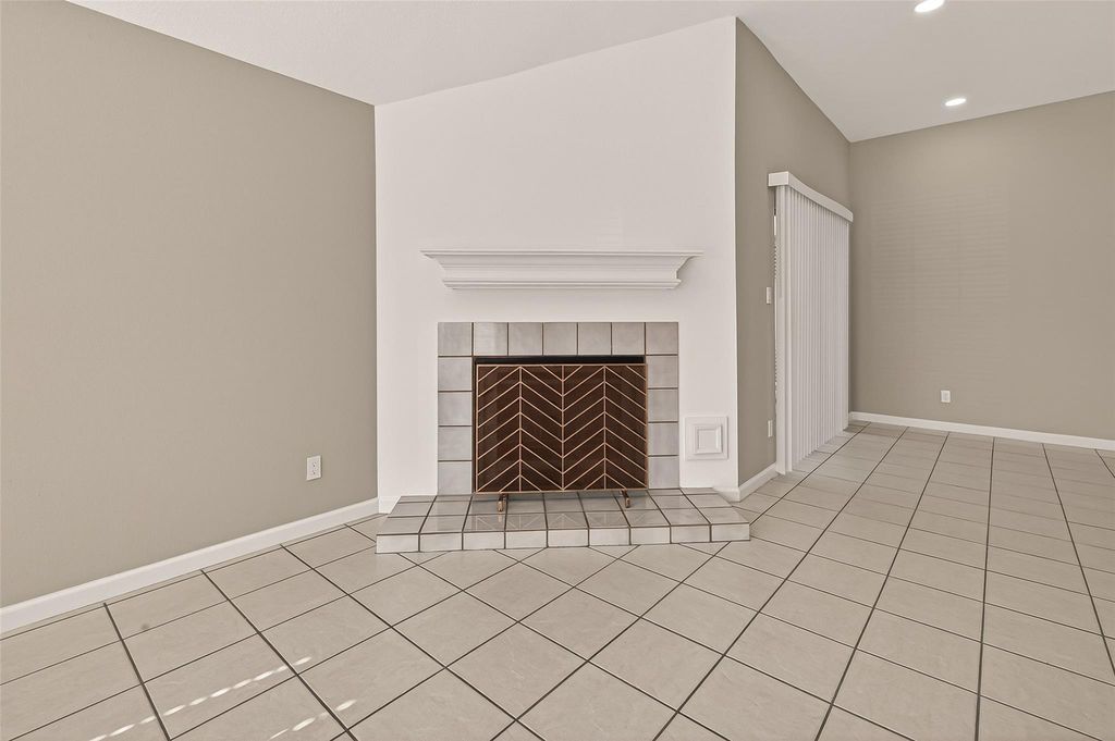 Image 6 of property listing at 10810 Umber Court, Houston, TX 77099