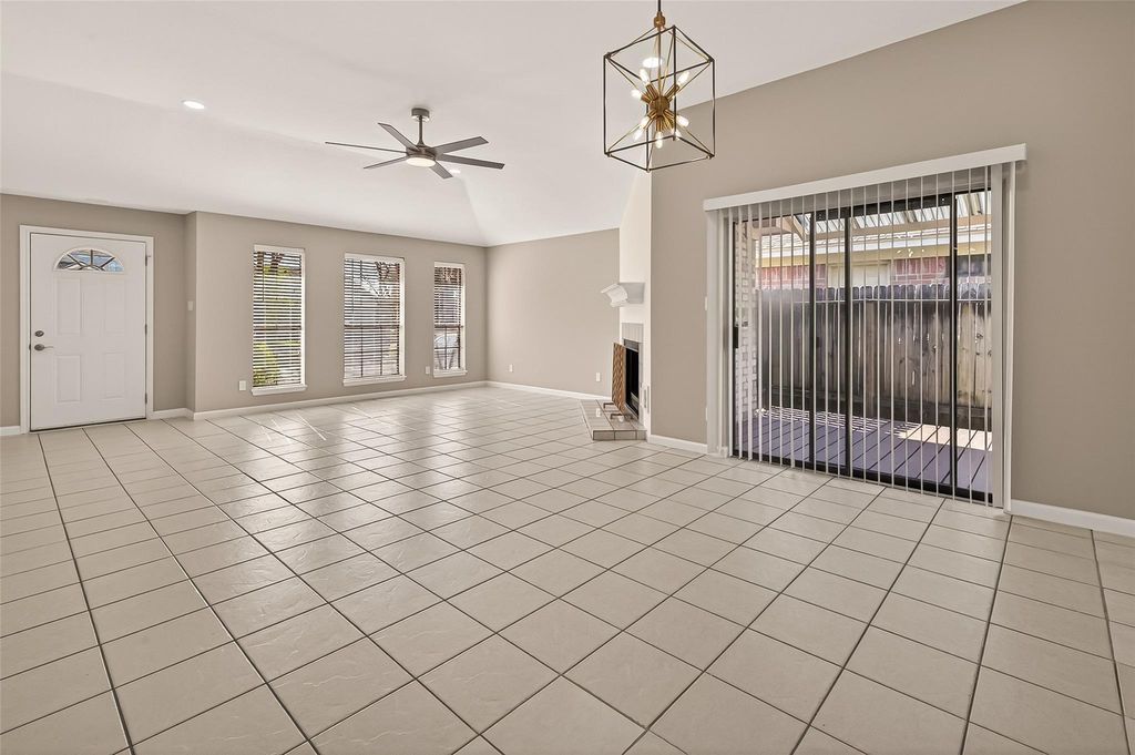 Image 8 of property listing at 10810 Umber Court, Houston, TX 77099