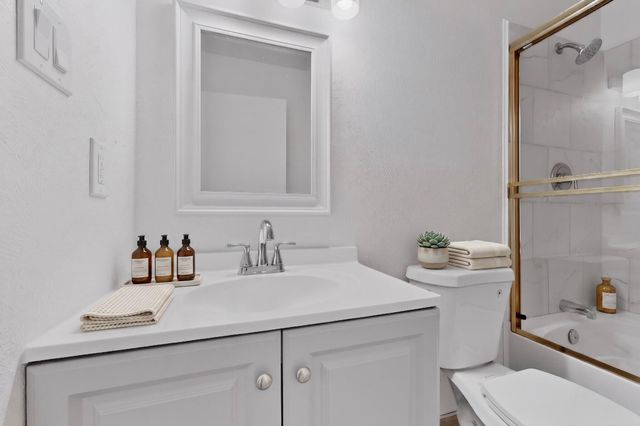 241 Burma Drive NE, Albuquerque, NM 87123