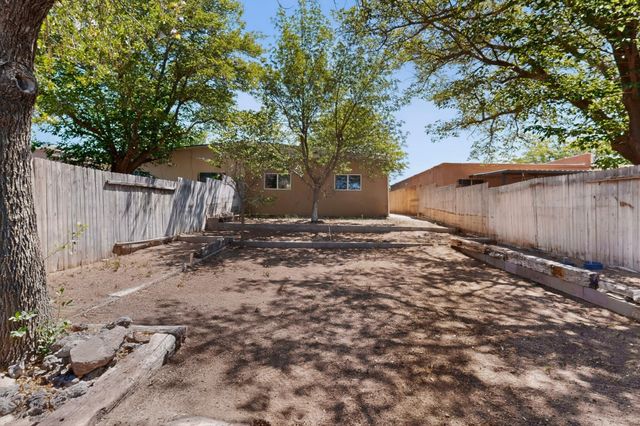241 Burma Drive NE, Albuquerque, NM 87123