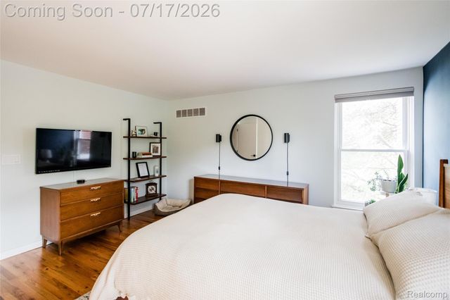 2031 HYDE PARK Road, Detroit, MI 48207