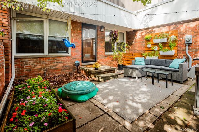 2031 HYDE PARK Road, Detroit, MI 48207