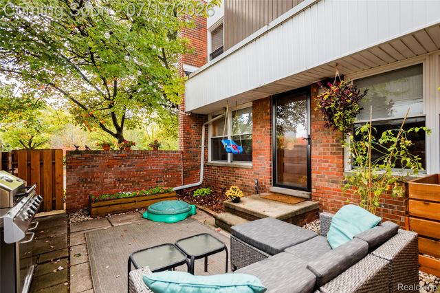 2031 HYDE PARK Road, Detroit, MI 48207