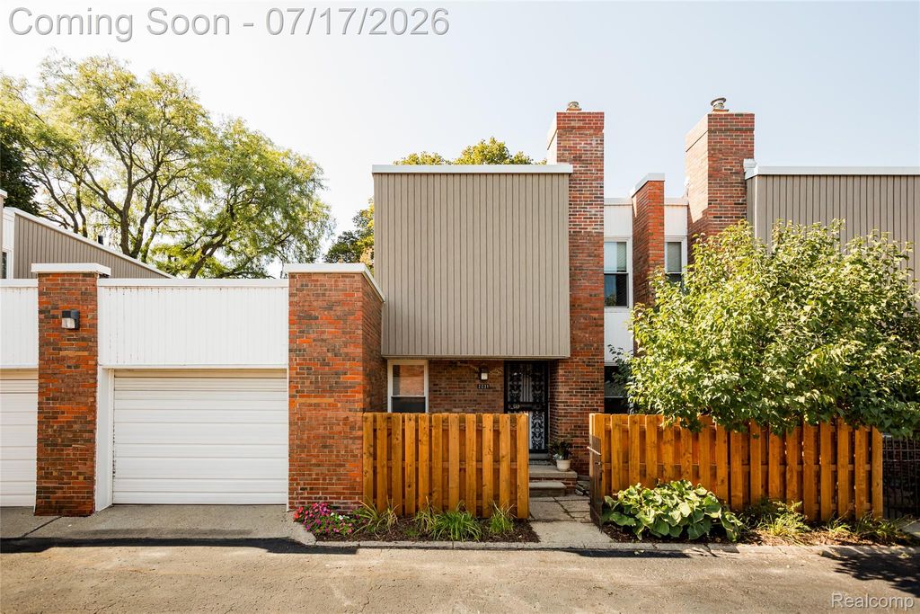 2031 HYDE PARK Road, Detroit, MI 48207