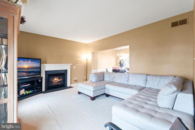 26 COBBLESTONE DR, New Castle, DE 19720