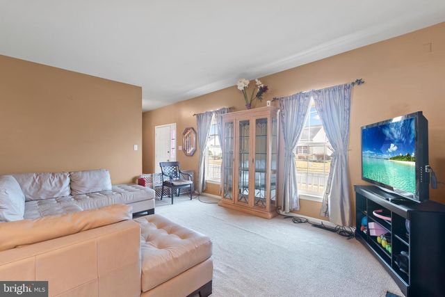 26 COBBLESTONE DR, New Castle, DE 19720