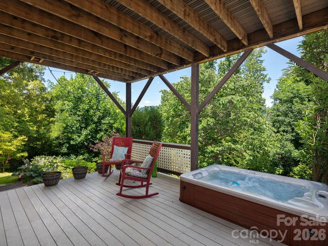 105 Upper Grove Lane, Weaverville, NC 28787