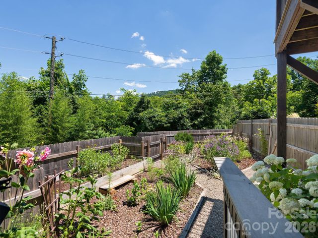 105 Upper Grove Lane, Weaverville, NC 28787