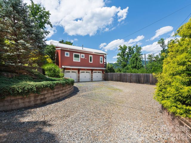 105 Upper Grove Lane, Weaverville, NC 28787