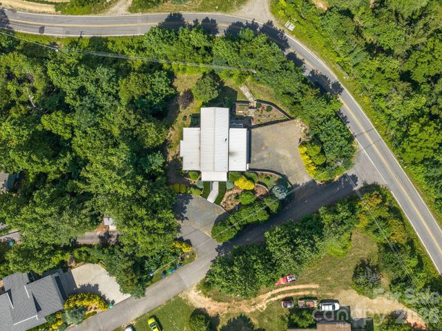 105 Upper Grove Lane, Weaverville, NC 28787