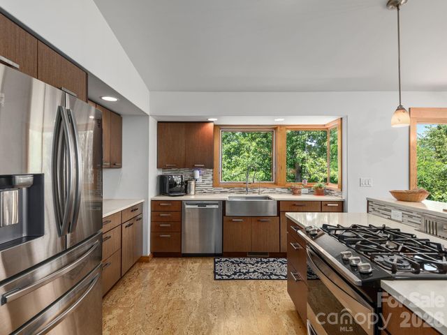 105 Upper Grove Lane, Weaverville, NC 28787