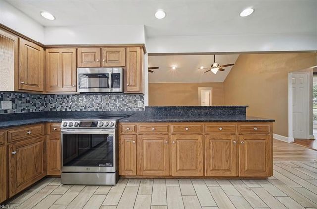124 Holloway DR, Smithfield, VA 23430