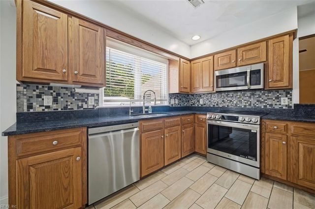 124 Holloway DR, Smithfield, VA 23430