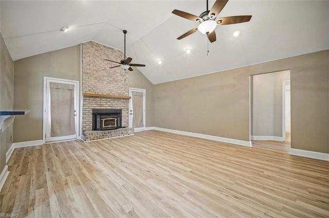 124 Holloway DR, Smithfield, VA 23430