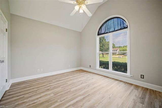 124 Holloway DR, Smithfield, VA 23430