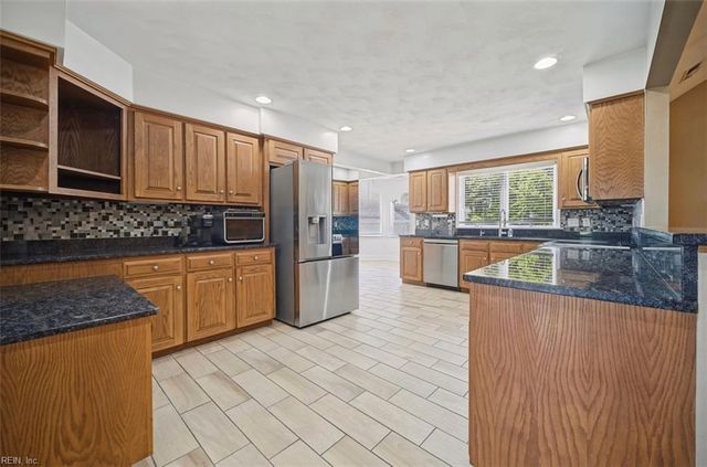 124 Holloway DR, Smithfield, VA 23430