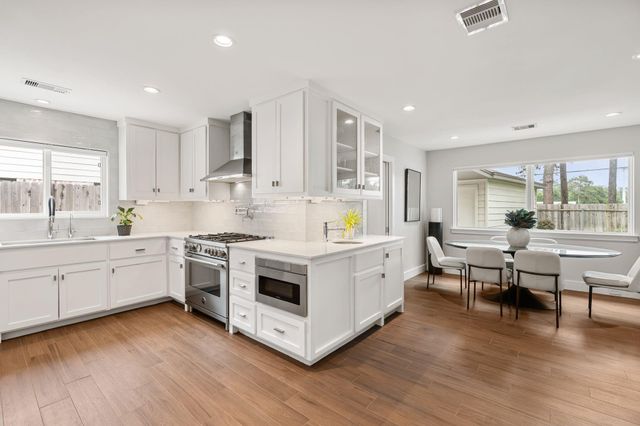 842 W Forest Drive, Houston, TX 77079