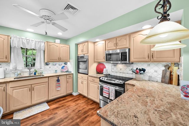 1066 CAMBRIDGE DR, Manheim, PA 17545