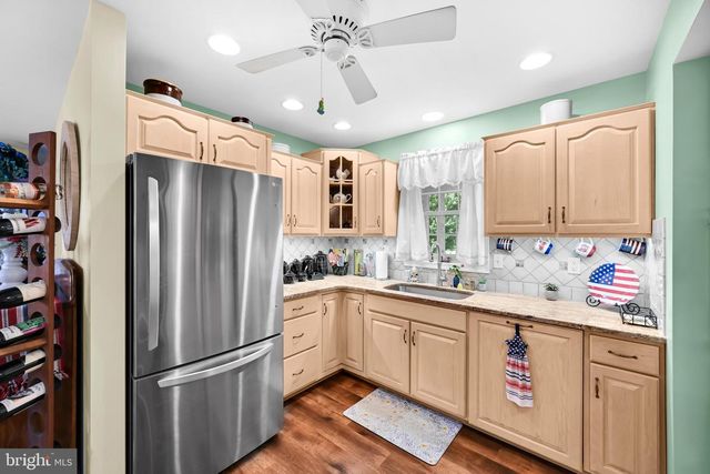 1066 CAMBRIDGE DR, Manheim, PA 17545