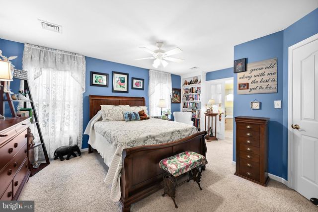 1066 CAMBRIDGE DR, Manheim, PA 17545
