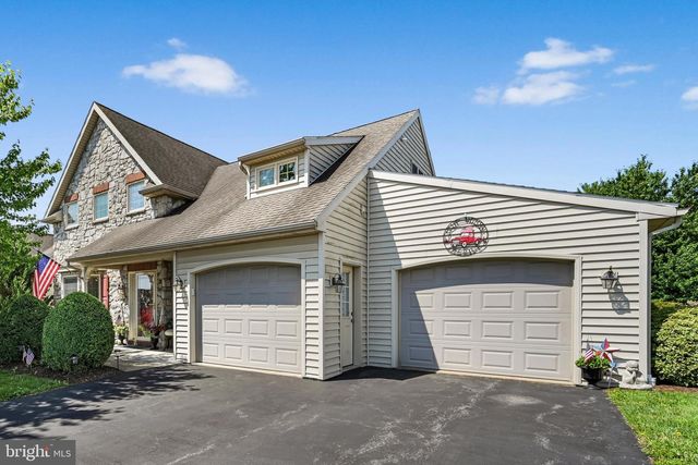1066 CAMBRIDGE DR, Manheim, PA 17545