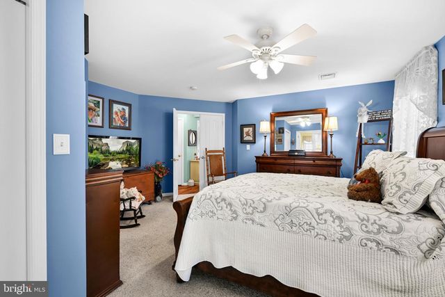1066 CAMBRIDGE DR, Manheim, PA 17545